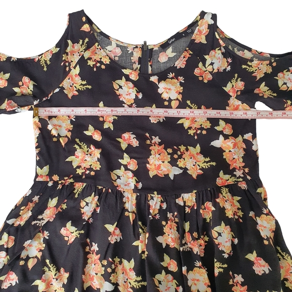 Sportsgirl Cold Shoulder Dress - Picture 4 of 8